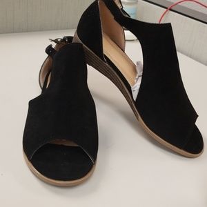Black small wedge shoe never worn